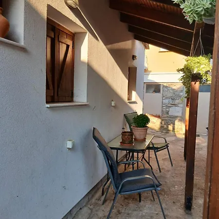 Maroneia Stone Apartment *